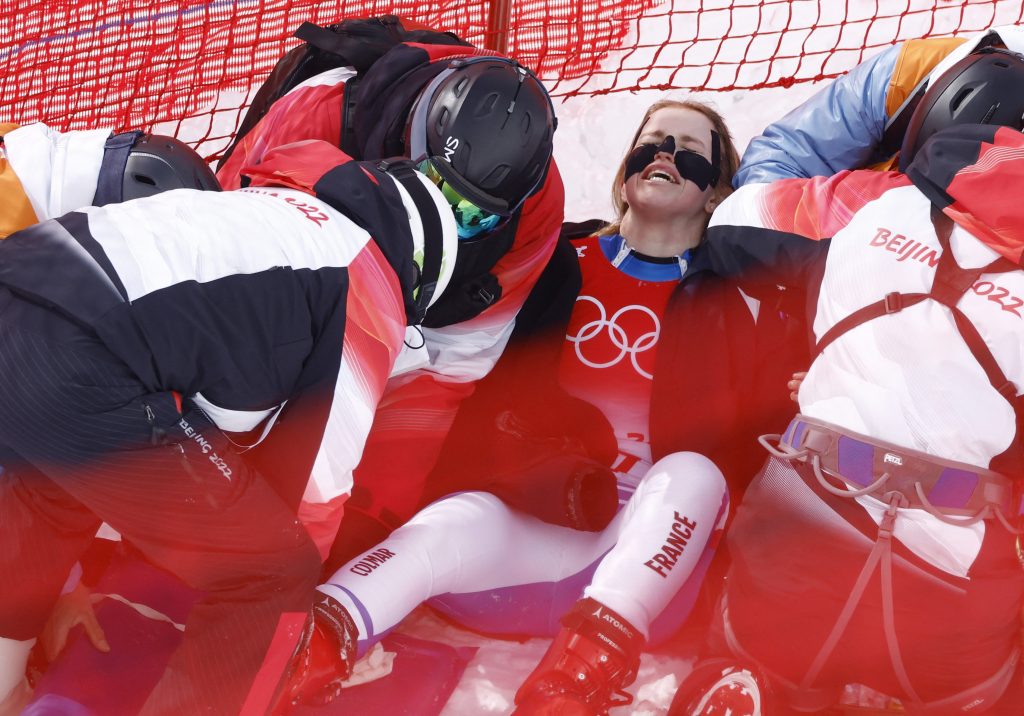 Олимпиада-2022: Лыжница получила жуткую травму, из-за ее криков пришлось выключать звук (ФОТО, ВИДЕО)