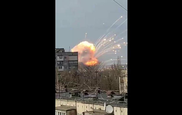 Опубликованы кадры ударов РФ по аэродрому в Мариуполе (ФОТО, ВИДЕО)