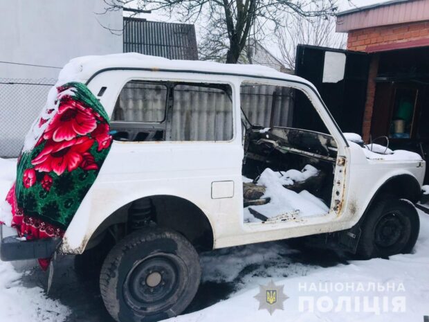 На Харьковщине задержали троих парней, которые угоняли только автомобили ВАЗ-2121 (ФОТО)