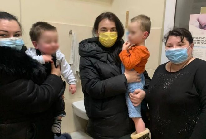 Жили в кошмарных условиях: в Харькове полиция спасла двух мальчиков (ФОТО)
