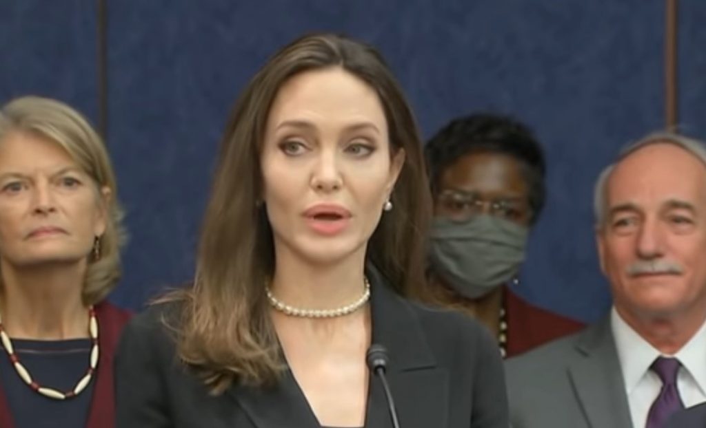 Анджелина Джоли произнесла эмоциональную речь в Капитолии (ВИДЕО)