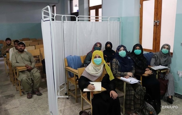 Талибы допустили женщин к учебе в университетах, но с оговоркой