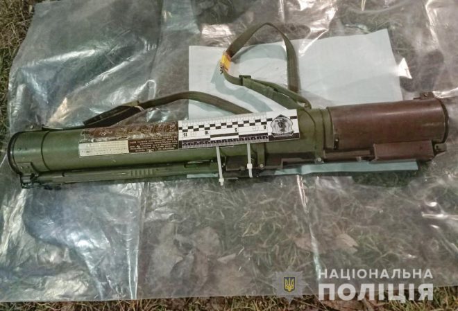 В Черновцах мужчина решил выставить на продажу гранатомет (ФОТО)