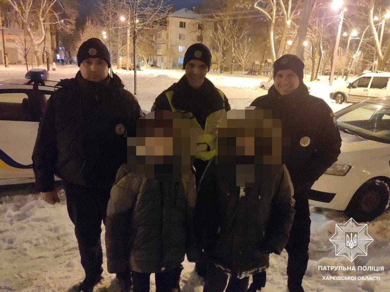 Играли во дворе и пропали: В Харькове искали двоих детей (ФОТО)
