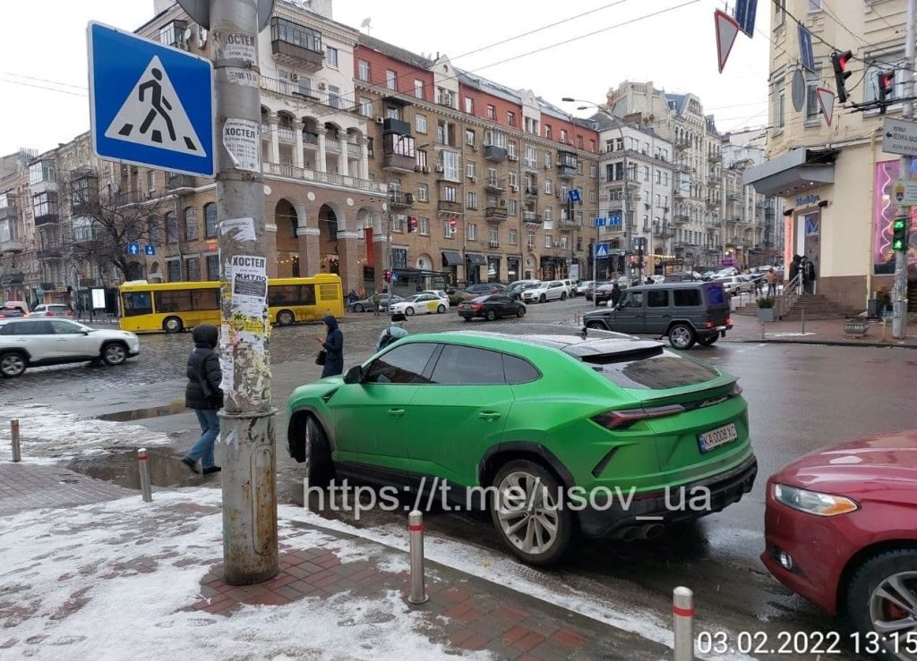 В Киеве наказали &#171;героя парковки&#187; на шикарном авто за 10 миллионов (ФОТО)