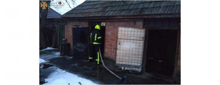В Миргороде горела хозпостройка: обнаружен труп (ФОТО)