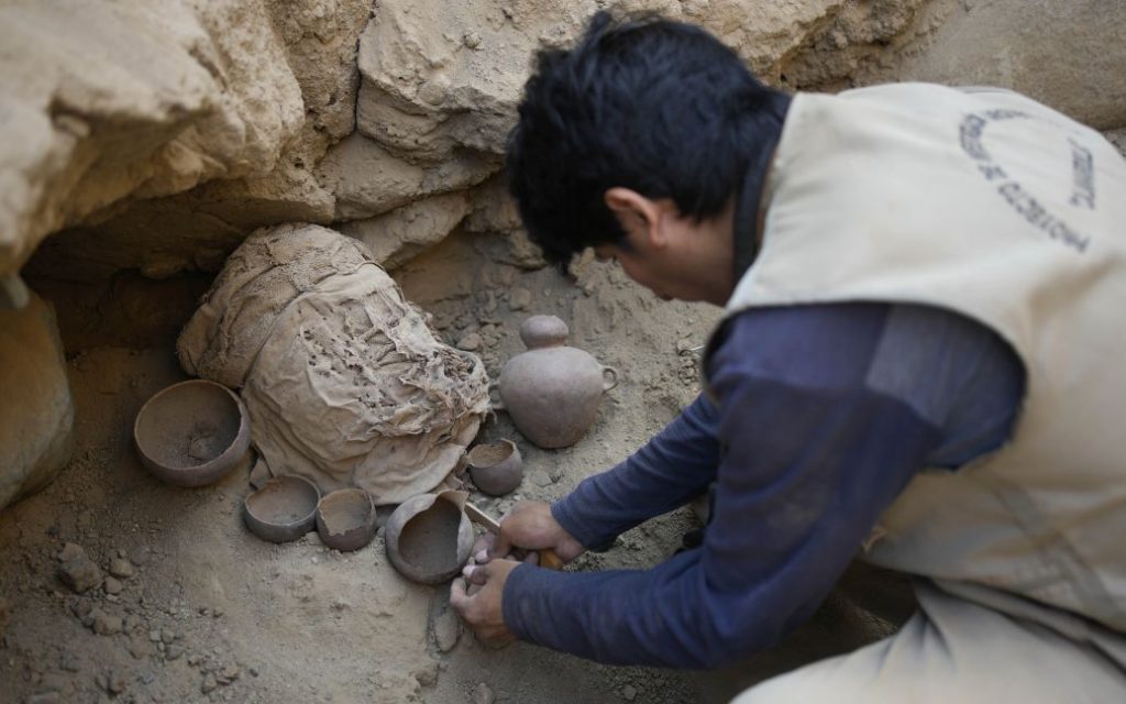 В Перу археологи нашли мумии детей, убитых для сопровождения в мной мир (ФОТО)