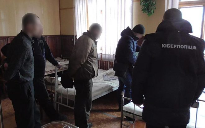 В Сумской области заключённые обворовывали карточки украинцев (ФОТО, ВИДЕО)