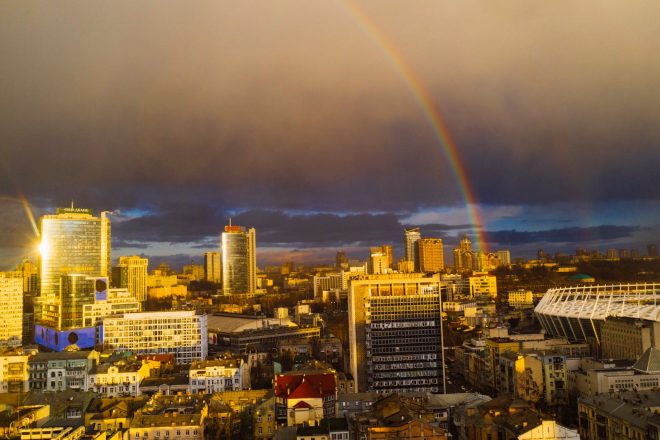 Жители Киева заметили в небе «зимнюю» радугу (ФОТО)