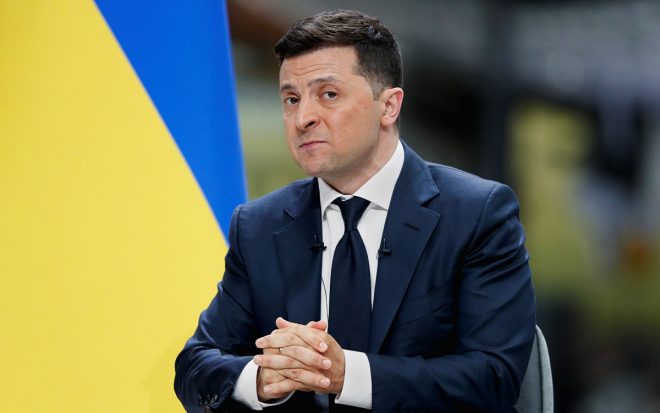 Зеленский ранее бравировал, обвиняя предшественников в сдаче Крыма и Донбасса, но в итоге сам сдал всю Украину