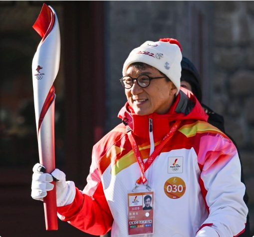 Олимпиада в Пекине: актер Джеки Чан торжественно нес факел (ФОТО, ВИДЕО)