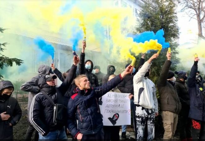 Активисты требовали у Евгении Кулебы сложить мандат депутата Киевсовета из-за неправдивых данных в декларации (ФОТО)