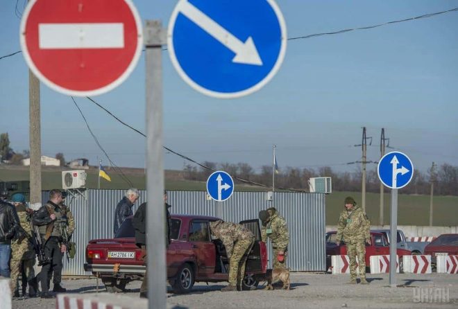 На границе «ЛНР», «ДНР» могут закрыть пункты пропуска &#8211; политолог