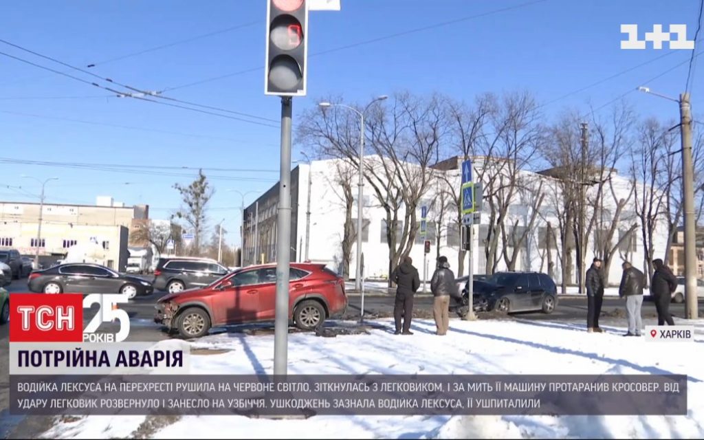 Автоледи за рулем Lexus в Харькове устроила тройное ДТП (ФОТО, ВИДЕО)