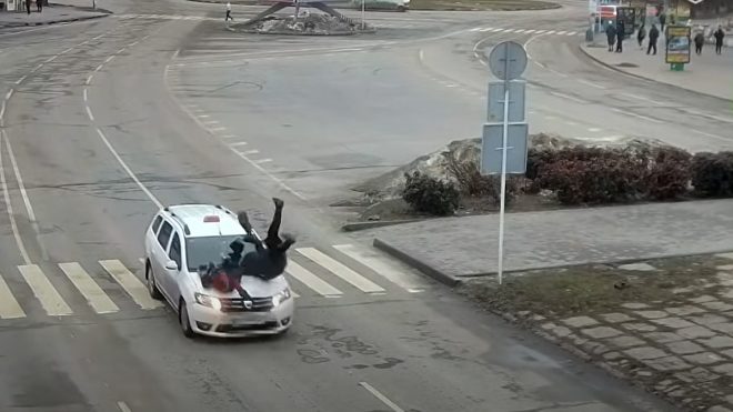 ДТП в Никополе: видео с такси, которое сбило женщину и мальчика, попало на видео