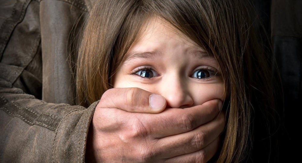 «Пусть привыкает»: 44-летний сумчанин развращал 6-летнюю дочь