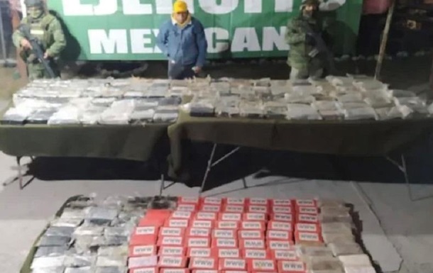 В Мексике в автоцистерне с двойным дном обнаружили 300 килограммов кокаина (ФОТО)