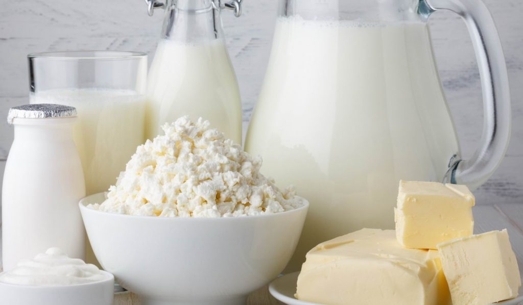 Врач рассказал о пользе жирного молока: это можно детям и взрослым
