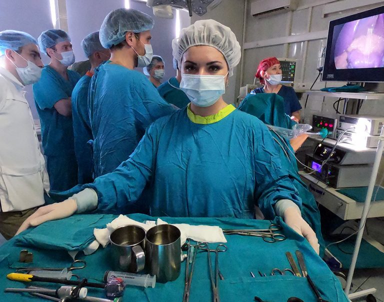 15 февраля отмечается Международный день операционной медсестры
