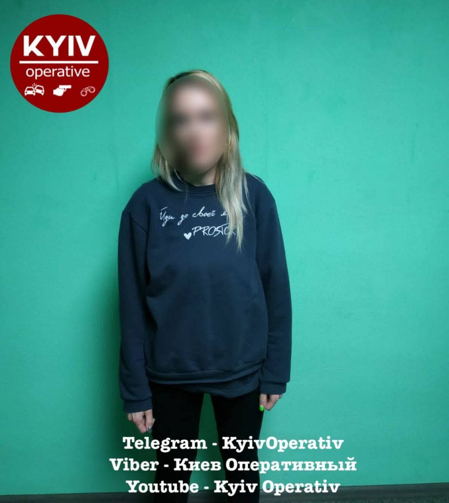 «Обидел» мужа: Под Киевом женщина ударила подростка ножом в грудь (ФОТО)