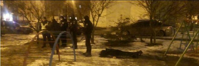 На детской площадке в Киеве лежал труп мужчины без обуви (ФОТО)