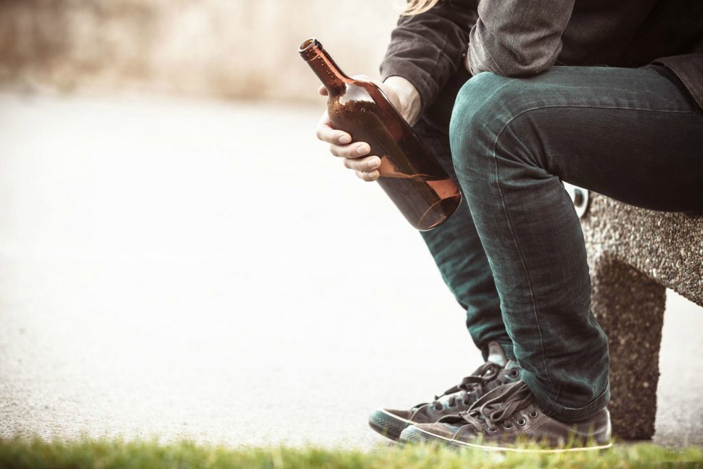 В городском парке Мелитополя студент отравился алкоголем