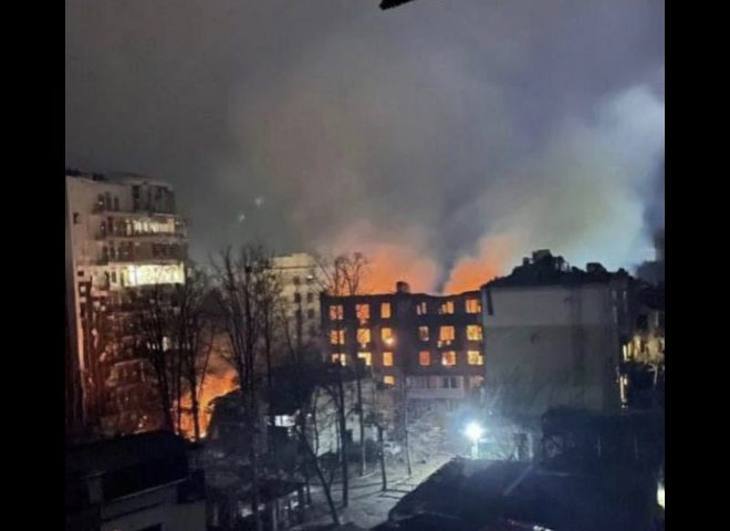 Российские ракеты разрушили штаб теробороны в Харькове (ФОТО)