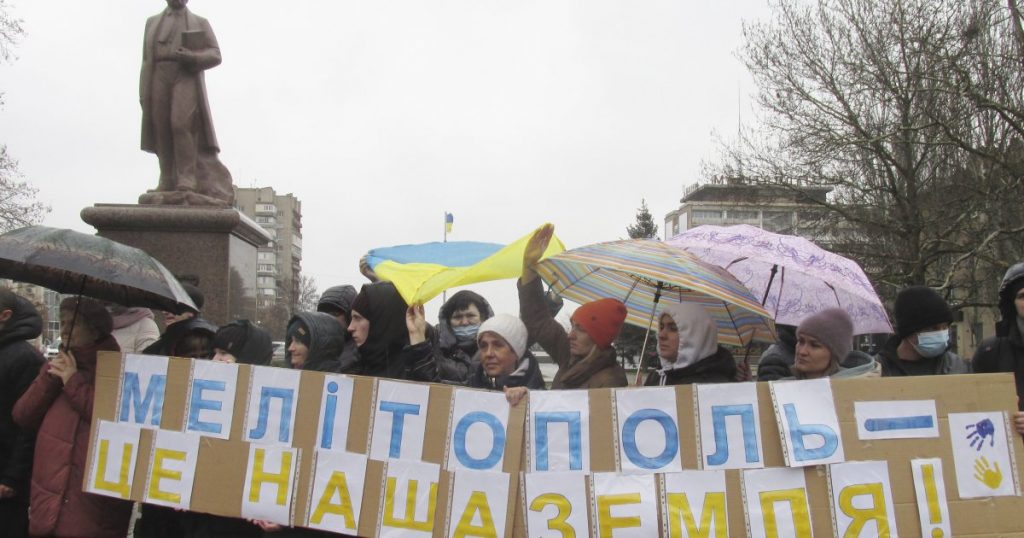 Мелитопольцы протестовали против оккупантов: те открыли стрельбу по безоружным (ВИДЕО)
