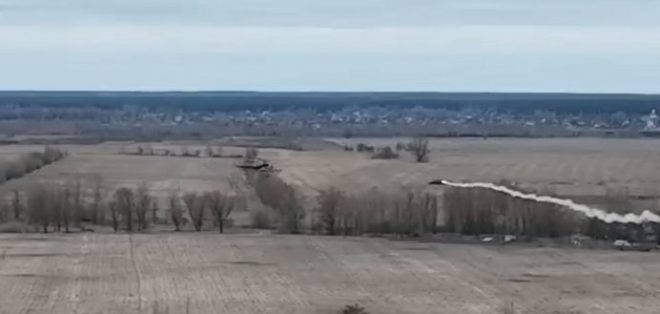 Украинские военные сбили российский боевой вертолет: эпичный момент попал на видео (ВИДЕО)