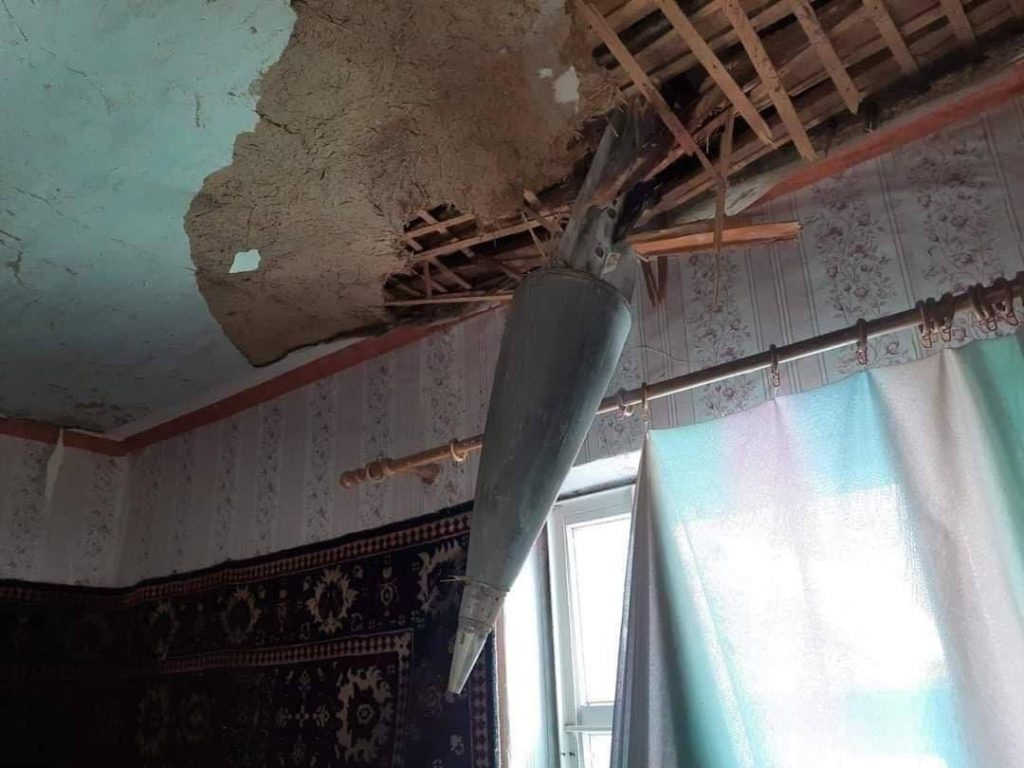 В Харькове вражеский снаряд влетел прямо в жилой дом (ФОТО)