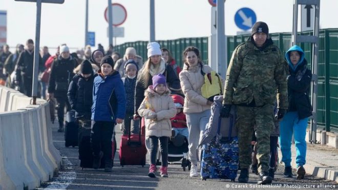 Вице-премьер Верещук призвала украинцев-переселенцев «перезимовать за границей»