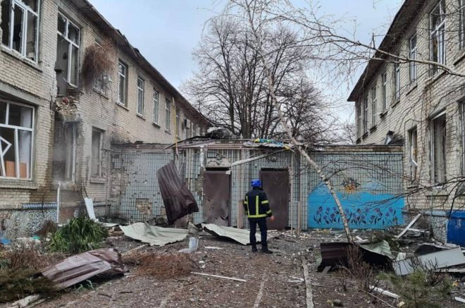 В Северодонецке из-за массированных обстрелов катастрофически не хватает спасателей