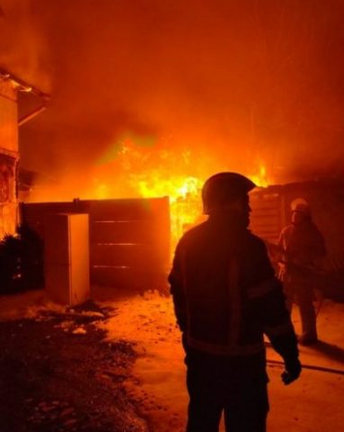 В Черкасской области от удара молнии загорелся дом (ВИДЕО)
