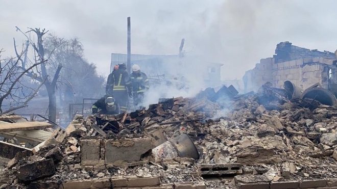 Оккупанты нанесли авиаудар по хлебозаводу в Макарове: 13 погибших