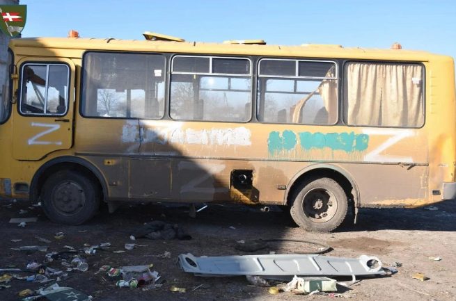 Военный РФ захватил в Украине школьный автобус и попался ВСУ (ФОТО)
