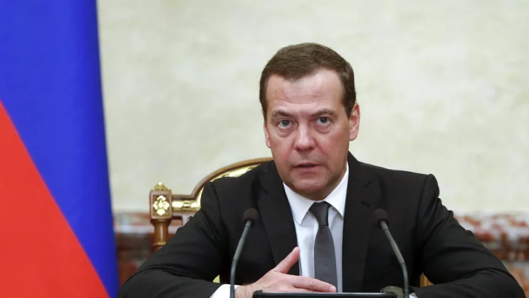 Медведев: посягательство на статус Крыма – повод для полноценной войны