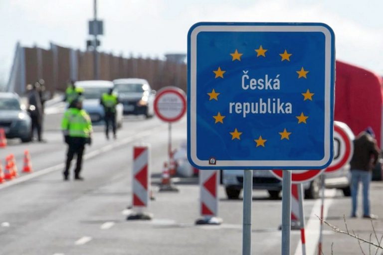 Чехия ужесточит паспортный контроль для беженцев из Украины