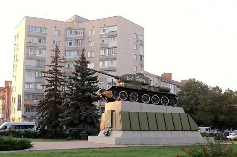 Памятники “Самолет” и “Танк Т-34” демонтируют в Белой Церкви