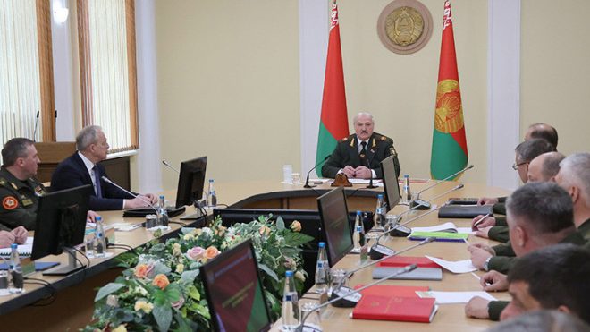 Лукашенко поручил создать в Беларуси народное ополчение