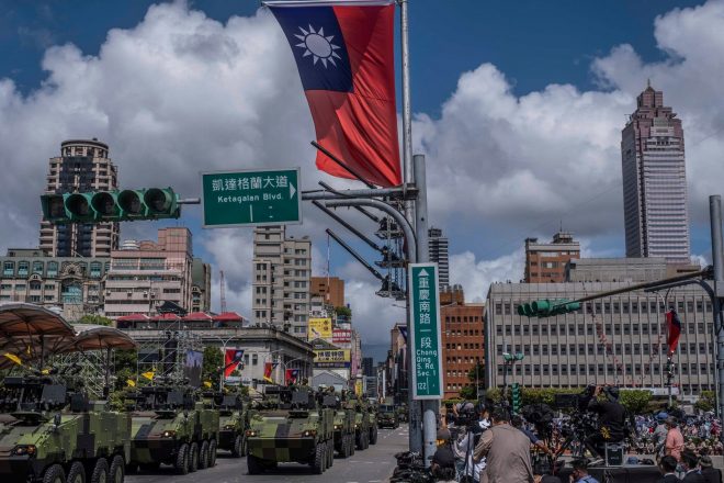 США давят на Тайвань, чтобы он закупал «подходящее» оружие для войны с Китаем