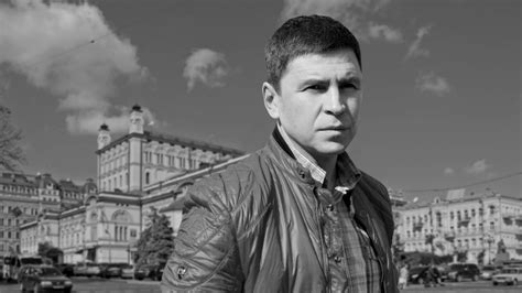 Михаил Подоляк требует вывода российских войск из Украины