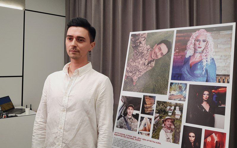 В столице начала работать фотовыставка, посвященная представителям ЛГБТ в рядах украинской армии