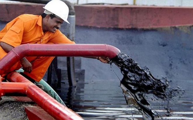 Индия активно зарабатывает на российской нефти &#8211; Reuters