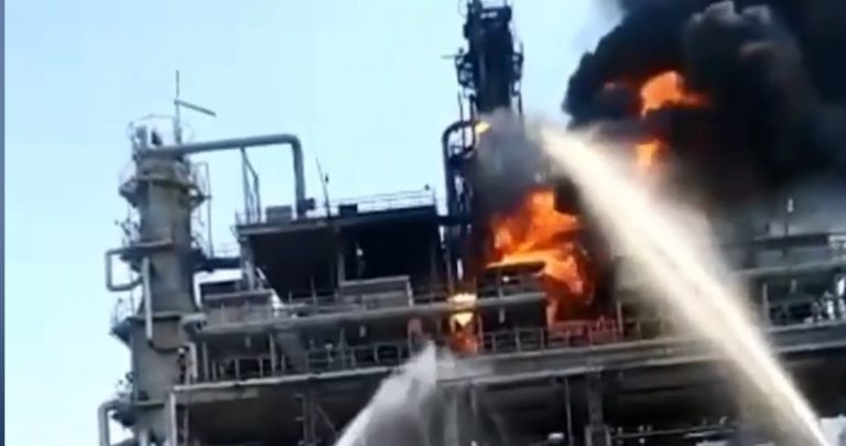 Беспилотник ВСУ атаковал нефтеперерабатывающий завод в России