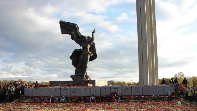 Сейм Латвии постановил до 15 ноября демонтировать все советские памятники