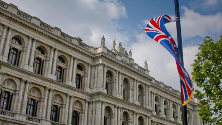 Министры иностранных дел Британии и Украины провели телефонную беседу