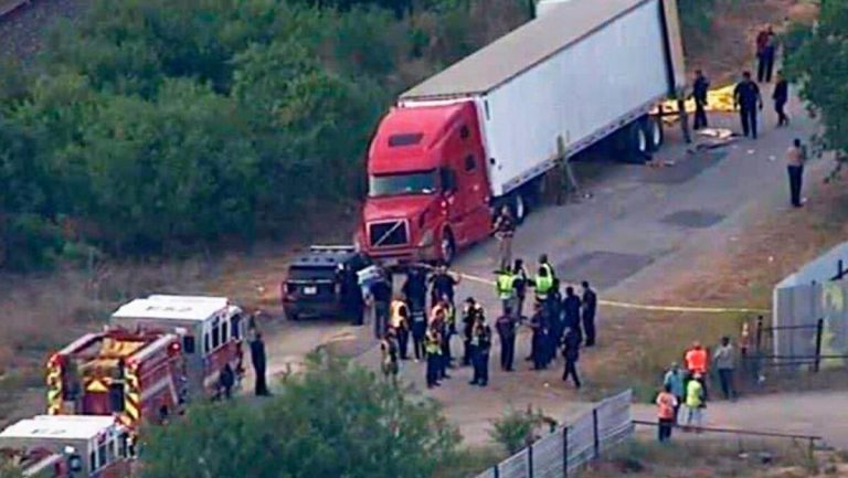 Почти 50 трупов найдены в брошенном грузовике в Техасе