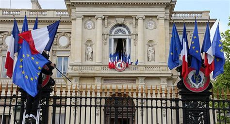 Во франции будут бастовать дипломаты