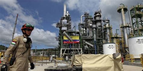 Эквадор экстренно прекращает добычу нефти из-за продолжающихся протестов в стране