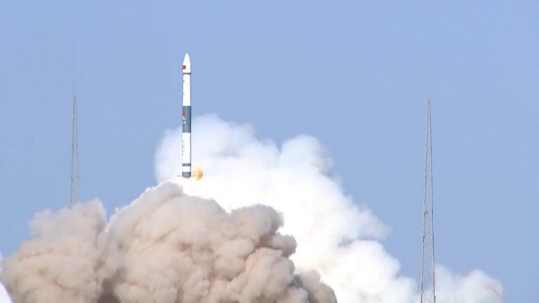 Китай успешно запустил в космос экспериментальный спутник